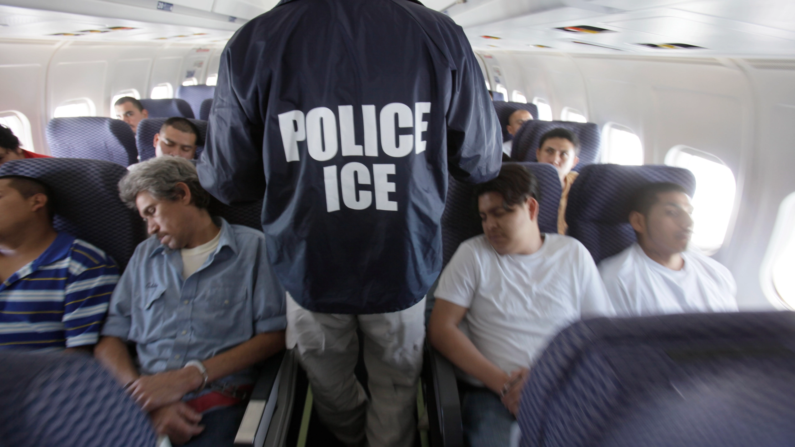 Qué puedes hacer si recibes una orden de deportación