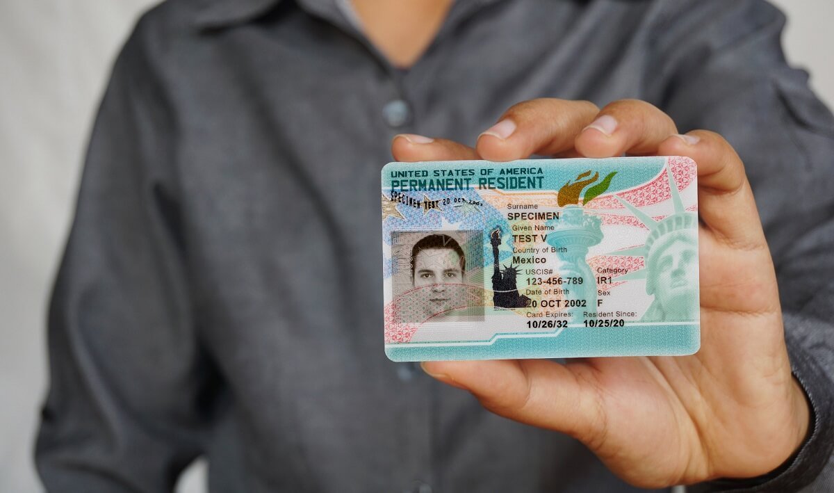 Indocumentados pueden Obtener la Green Card Después de 10 Años