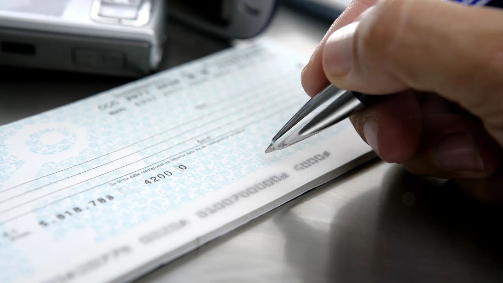 ¿Cómo endosar un cheque en USA?