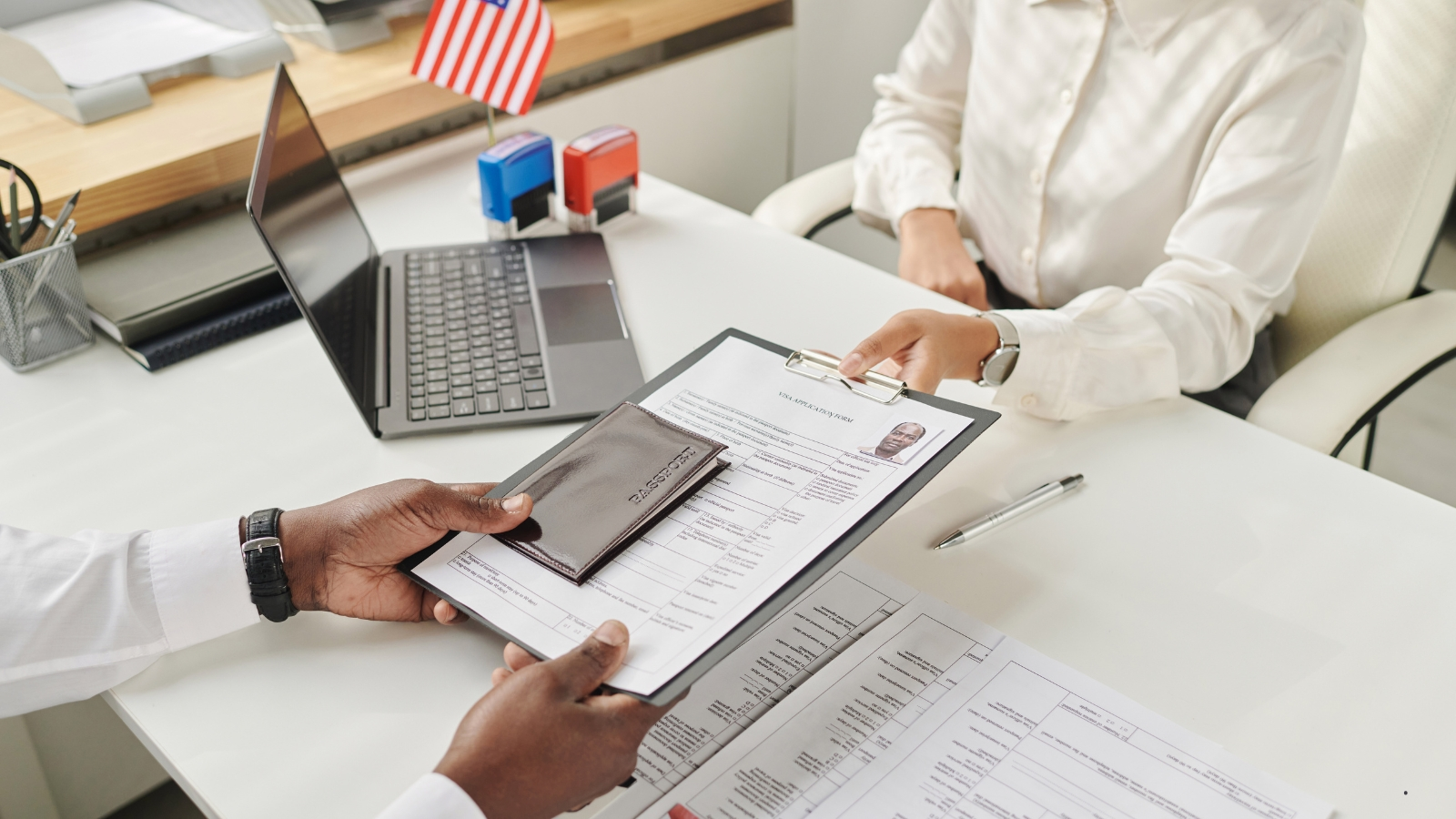 ¿Quién califica para la visa U y cómo se solicita?