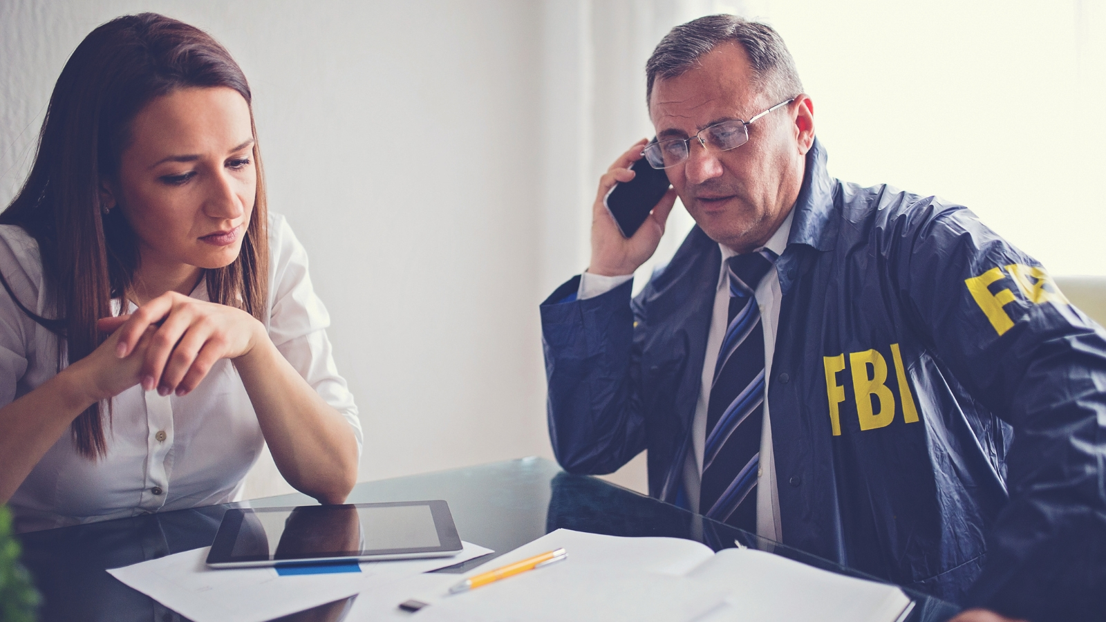 Guía para denunciar un crimen de odio al FBI
